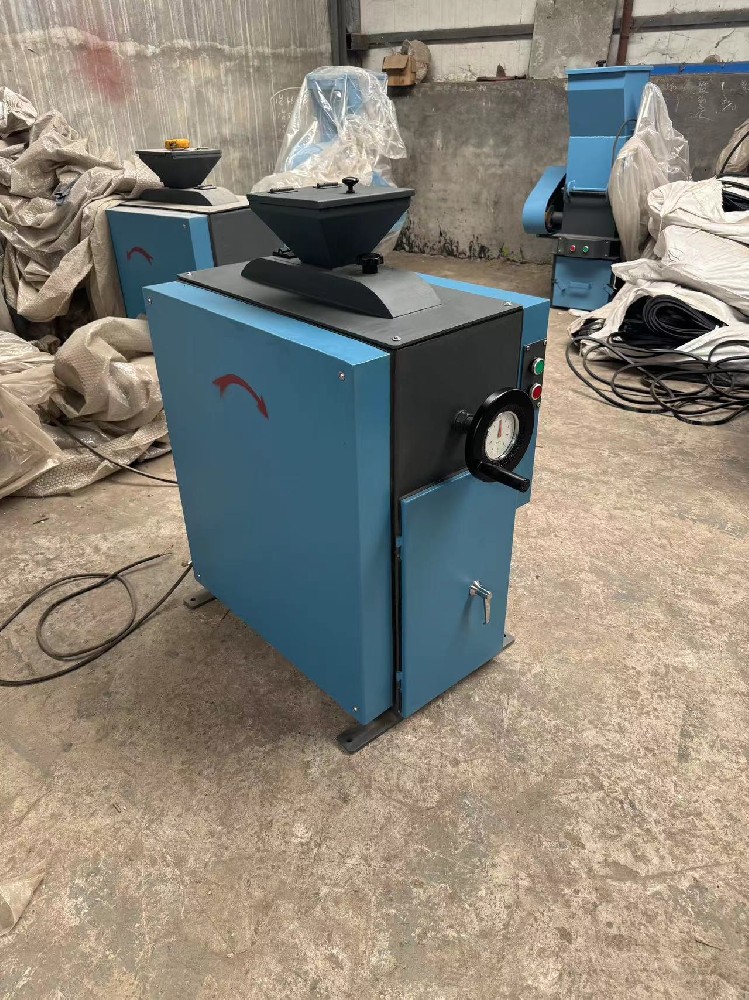 對(duì)輥破碎機(jī)使用注意事項(xiàng)